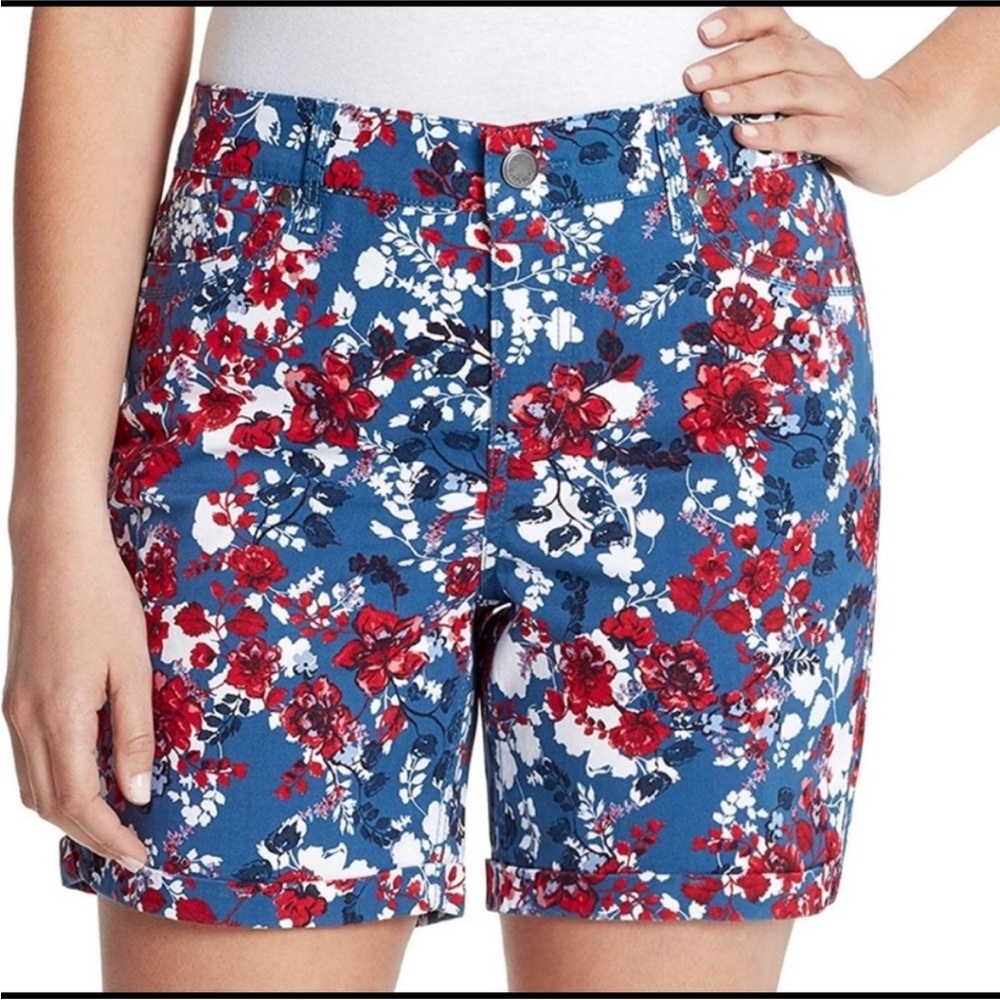 Bandolino Short Cuffed High Waisted Slimming Red White Blue Floral Print Festive